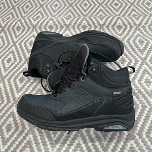 New Balance 1400 Waterproof Trail Boots Size 10.5